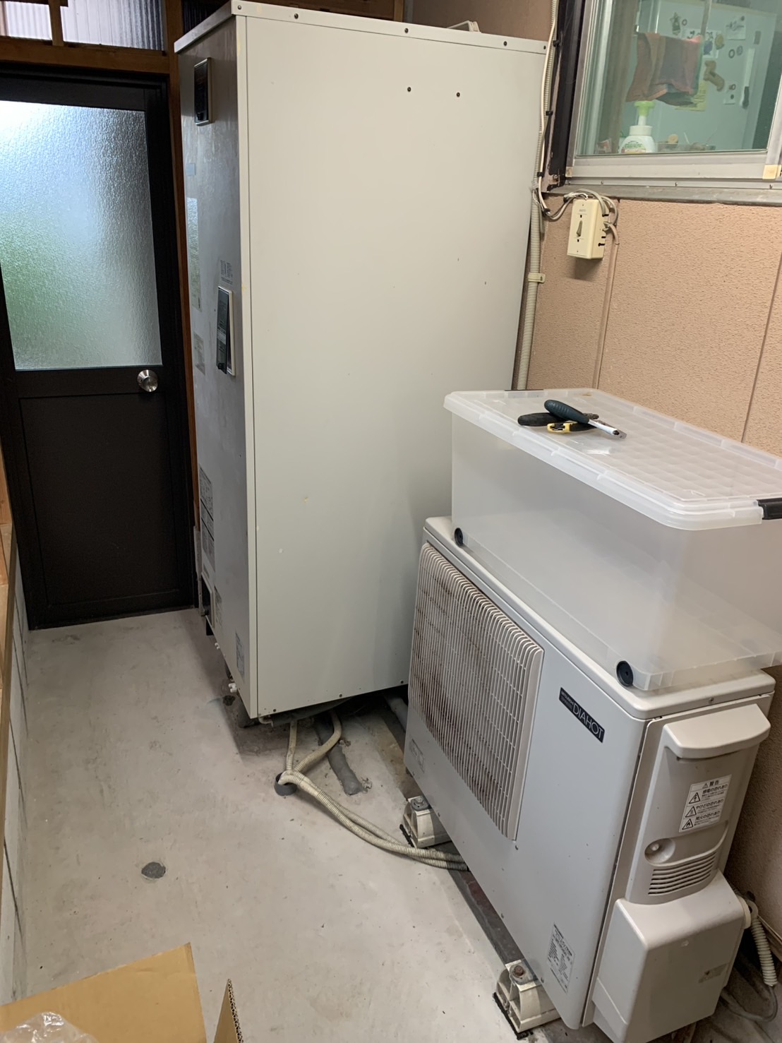 宮崎市で電気温水器からエコキュートへ交換する前の様子