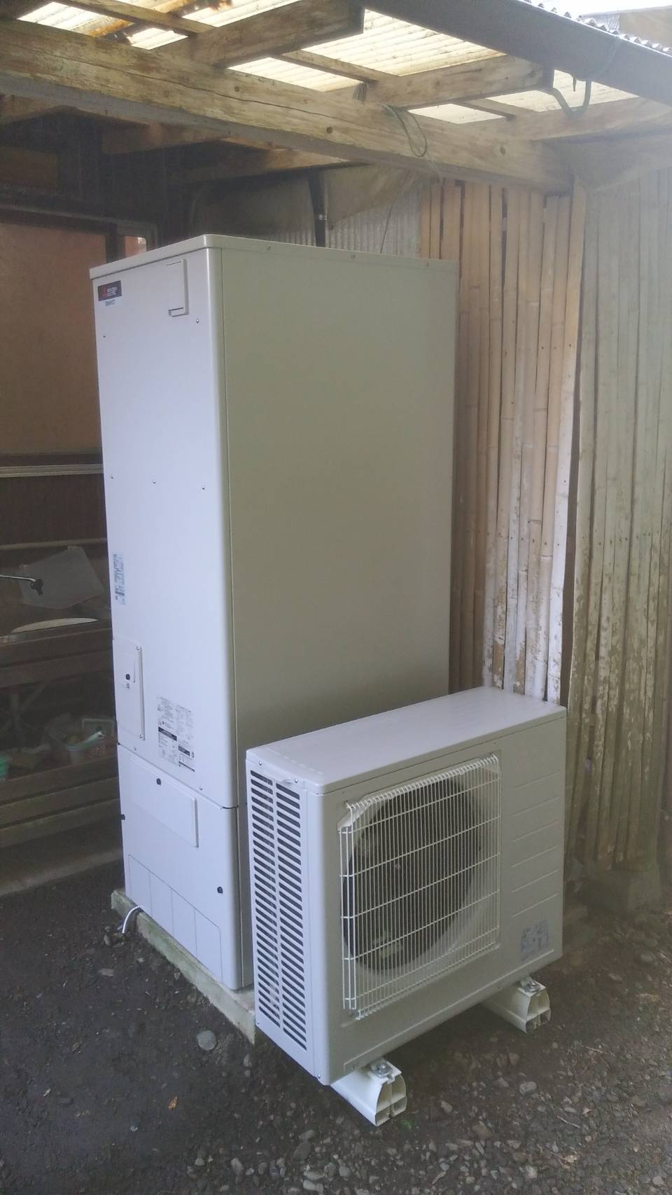 日向市でエコキュート交換工事を行った施工後の写真