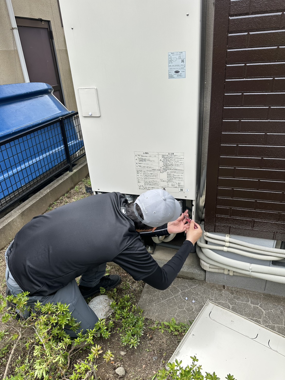 エコキュート施工風景 既存機器確認