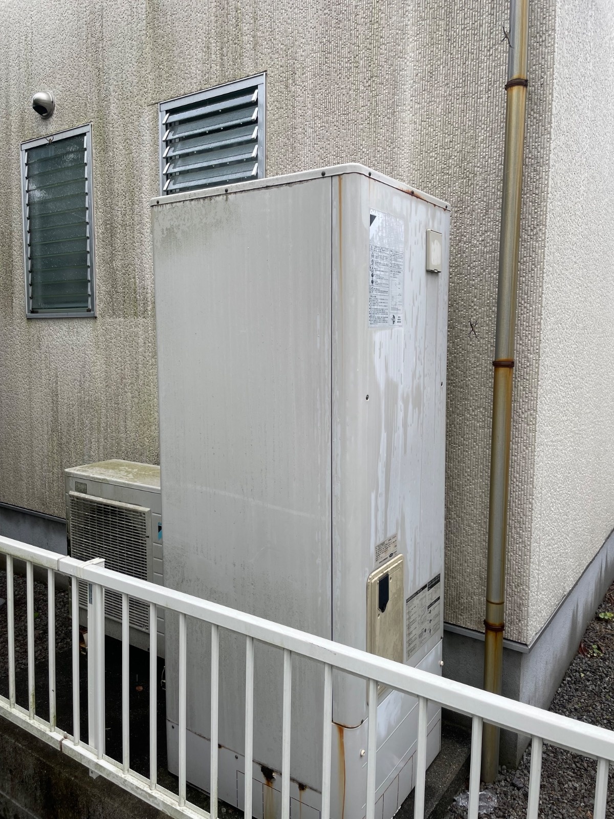 八代市日置町で交換前に使用されていたエコキュート