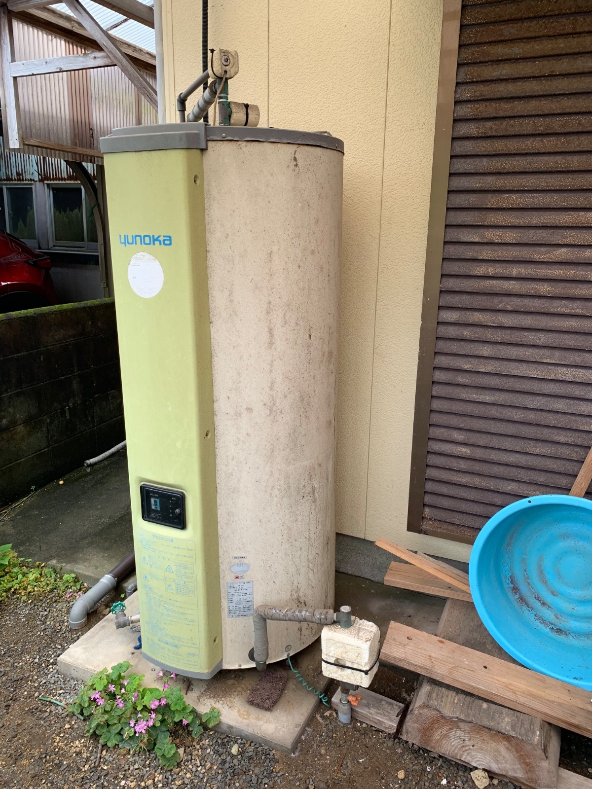 八代市大村町で交換前に使用されていた電気温水器