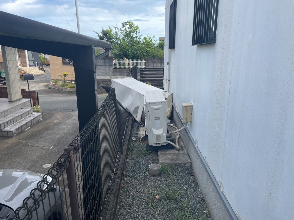 宇城市松橋町で地震により転倒した交換前のエコキュート