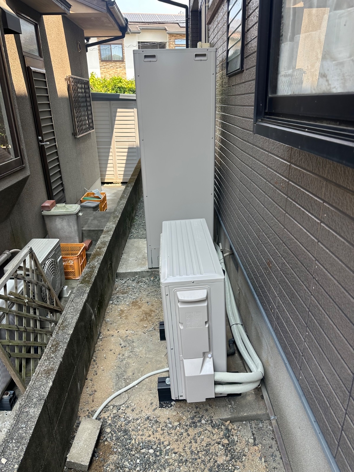 宇城市松橋町曲野で基礎補強後に設置した三菱エコキュート SRT-S377