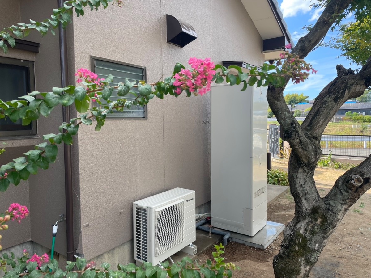 地震転倒後に交換設置したエコキュート