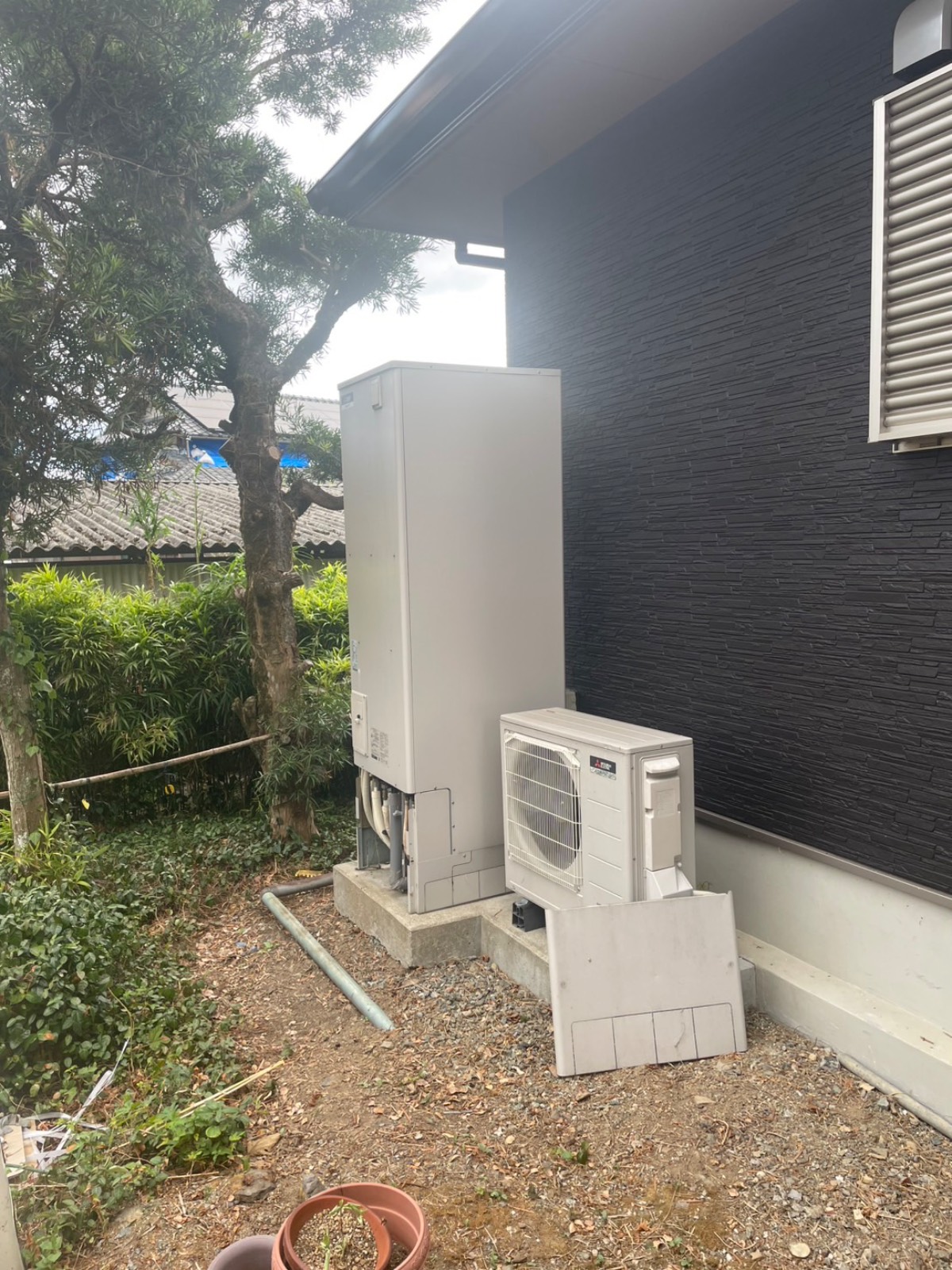 宇城市豊野町安見で地震によりタンクが破損した三菱製エコキュート