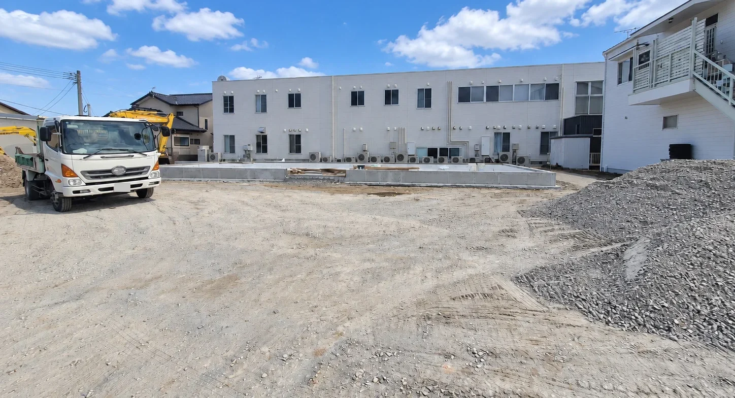 コインランドリー建設現場の外構工事準備