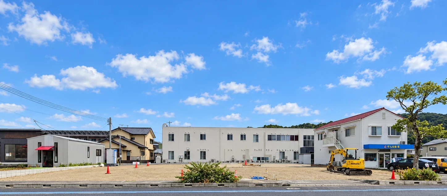 砕石敷きが完了したコインランドリー建設予定地の全景