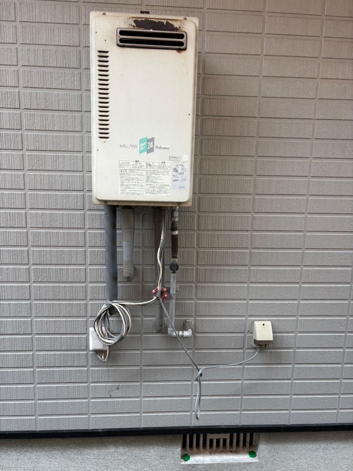 延岡市古城町で交換前に使用されていたガス給湯器